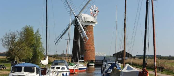 Fabulous 2 Bedroom Dog Friendly Chalet 5 Min Walk To Beach, Nr Gt Yarmouth & Norfolk Broads Scratby Eksteriør bilde